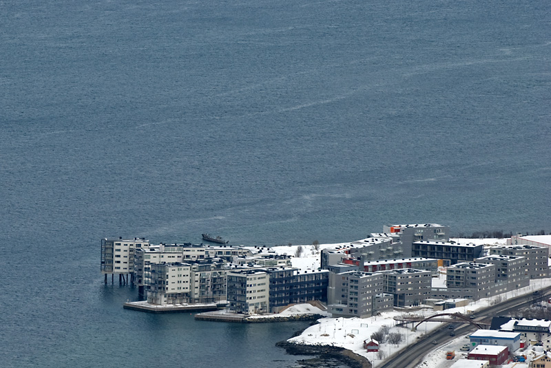 f Tromso.jpg - Norjassa rakennettaan myos watervilloja malediivien tyyliin mutta vaan kerrostaloina